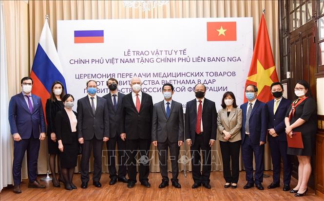 Việt Nam tặng Liên bang Nga vật tư y tế phòng, chống dịch Covid-19